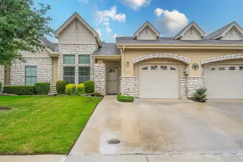 815 Earhart Avenue, Grand Prairie, TX 75051
