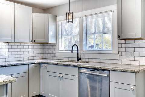 903 W 8th Street, Bonham, TX 75418