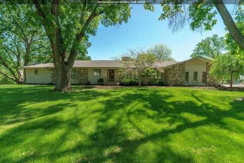 4412 MANOR CIR, Sioux City, IA 51104