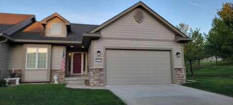6012 Stonepointe Ct, Johnston, IA 50131