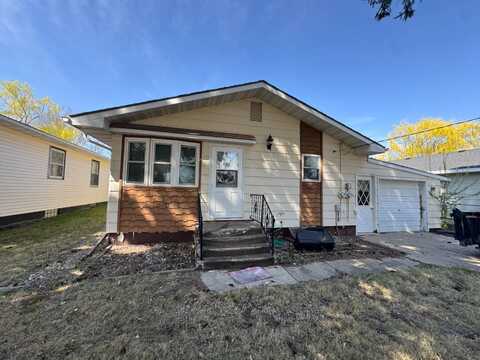 311 14th St NE, Devils Lake, ND 58301
