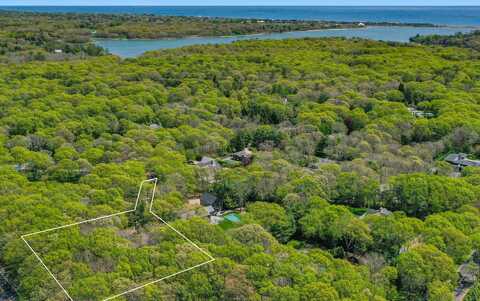 11 Oakwood Court, Wainscott, NY 11975