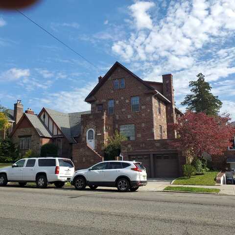 32-19 149th St, Flushing, NY 11354