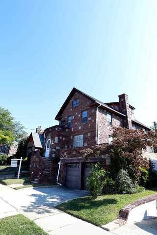 32-19 149th St, Flushing, NY 11354