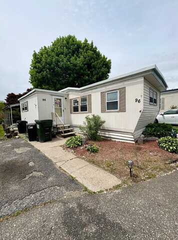 1964 River Rd, Calverton, NY 11933