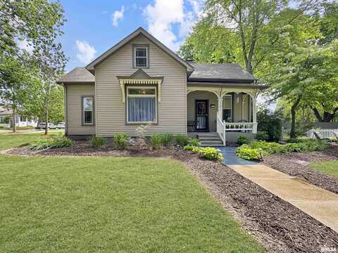 301 S ORCHARD Street, Mackinaw, IL 61755