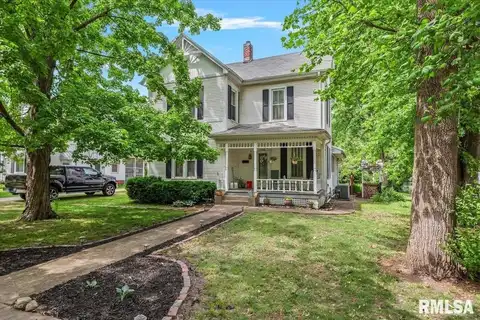 718 W DOUGLAS Avenue, Jacksonville, IL 62650