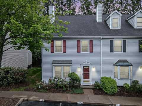 124 Eaglesmere Circle, East Stroudsburg, PA 18301