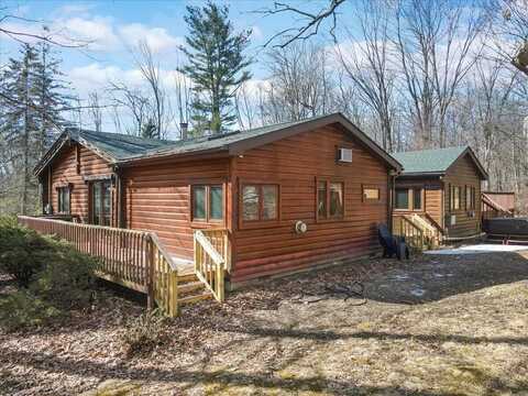 456 Devils Hole Road, Cresco, PA 18326