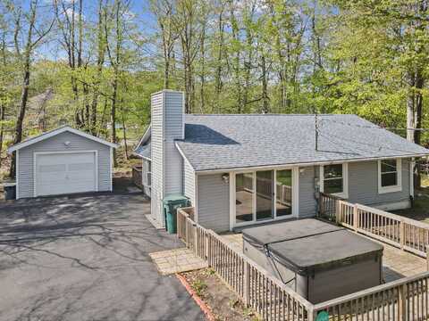 209 Greenbriar Circle, Tobyhanna, PA 18466