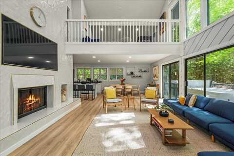 161 Sir Bradford Road, Pocono Lake, PA 18347