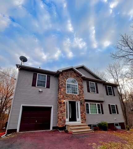 114 Country Court, Long Pond, PA 18334