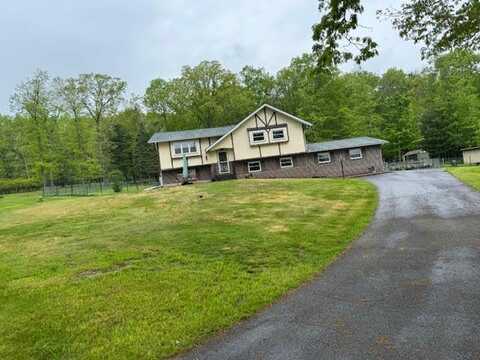 122 Deep Woods Lane, Stroudsburg, PA 18360