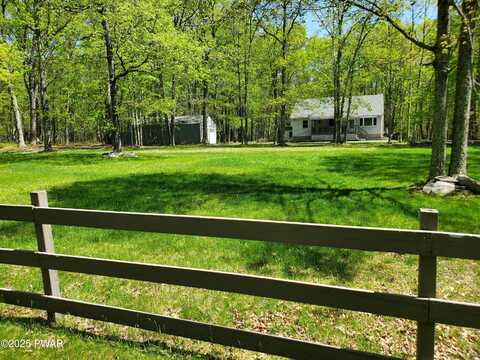 113 Center Trail, Hawley, PA 18428