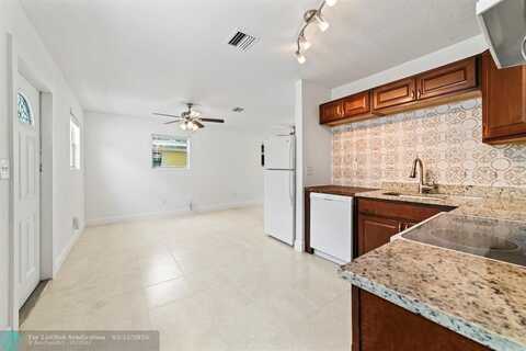 818 NE 14 Place, Fort Lauderdale, FL 33304