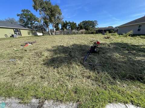 1665 SE Airoso Blvd, Port Saint Lucie, FL 34984