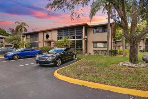 9926 S Belfort Cir, Tamarac, FL 33321