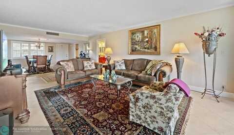 3960 Oaks Clubhouse Dr, Pompano Beach, FL 33069
