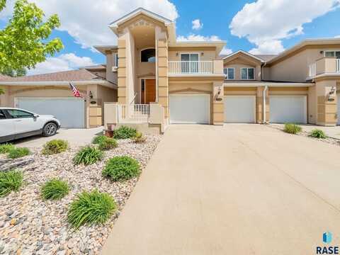 5918 S Grand Lodge Pl, Sioux Falls, SD 57108