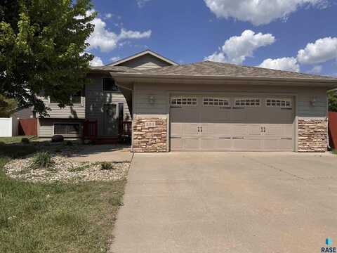 304 Prairie Cir, Harrisburg, SD 57032