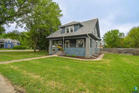 310 N Maple St W, Beresford, SD 57004