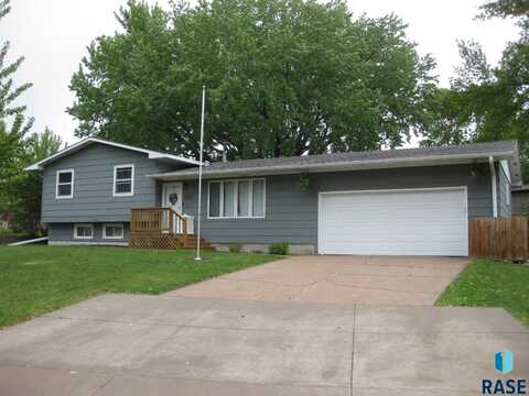 1204 State Ave, Dell Rapids, SD 57022