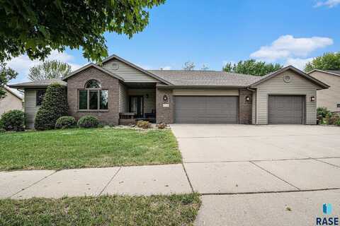 711 Britz Dr, Luverne, MN 56156