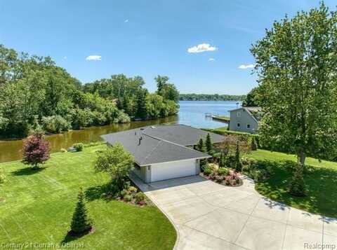5751 BROWNS LAKE Road, Jackson, MI 49203