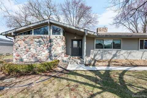 16615 WALCLIFF Drive, Clinton Township, MI 48035