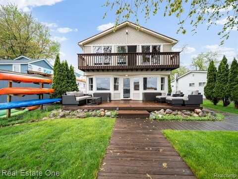 4825 DOWNING Drive, Pinckney, MI 48169