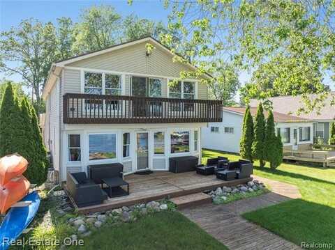4825 DOWNING Drive, Pinckney, MI 48169