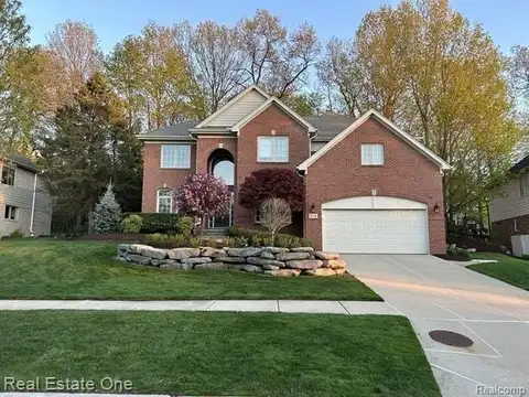 516 BLOOMER RIDGE Drive, Rochester, MI 48307