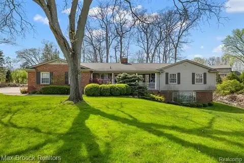 4384 SUNNINGDALE Drive, Bloomfield Hills, MI 48302