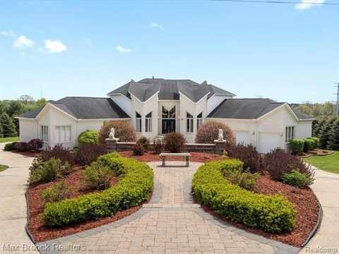 906 YULE Road, Leonard, MI 48367