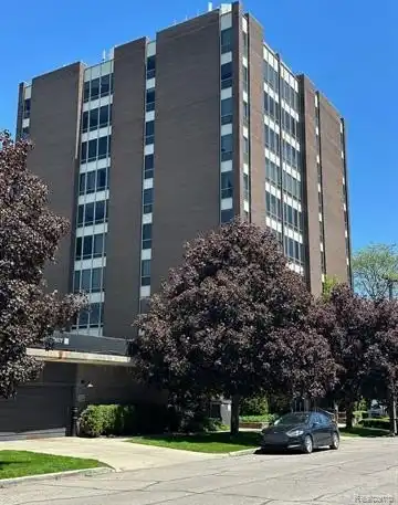 20 CHESTNUT Street, Wyandotte, MI 48192