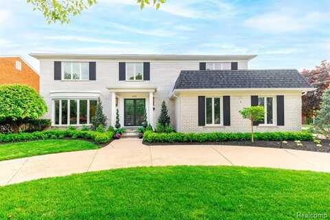 655 CANTERBURY Road, Grosse Pointe Woods, MI 48236