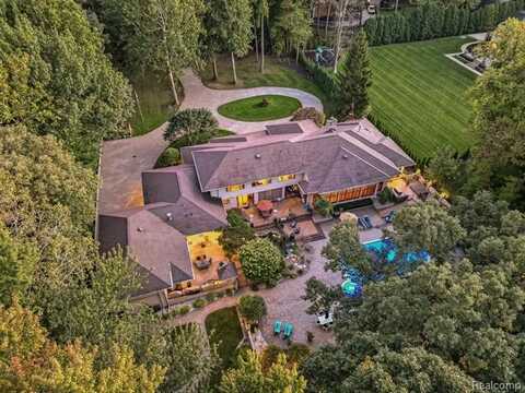 17477 IRIS Circle, Clinton Township, MI 48036