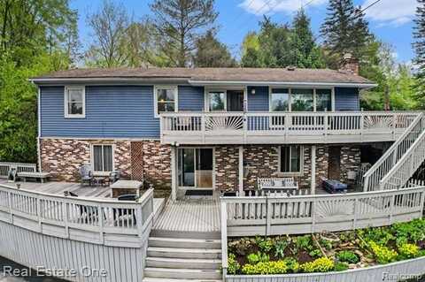 7529 BISHOP Road, Brighton, MI 48116
