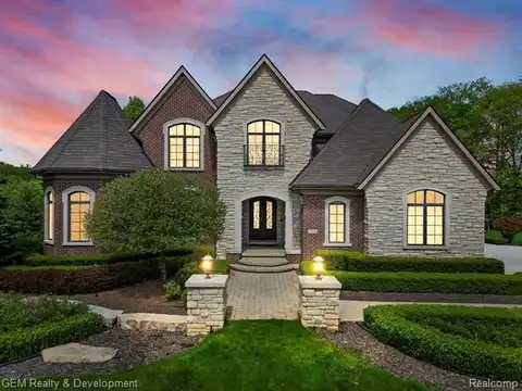 21416 EQUESTRIAN Trail, Northville, MI 48167