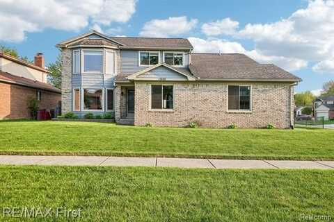 15610 WILLIAMSBURG Drive E, Macomb, MI 48044