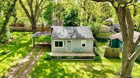 4120 Bunker Avenue, West Bloomfield, MI 48323