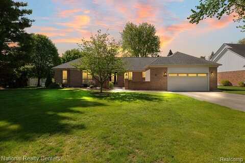 13822 TOWERING OAKS Drive, Shelby, MI 48315