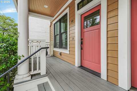 126 SW GROVER ST, Portland, OR 97239
