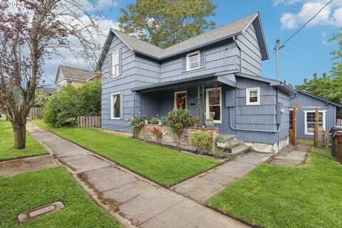 421 WILLAMETTE ST, Oregon City, OR 97045