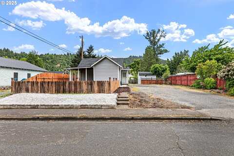 47543 SCHOOL ST, Oakridge, OR 97463