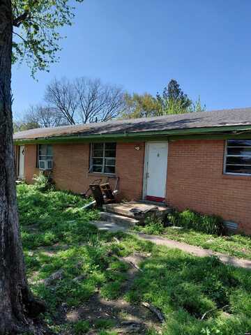 302-304 W Taylor, Kenton, TN 38233