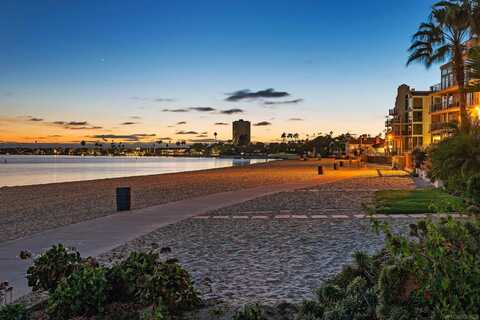 3991 Crown Point Dr, San Diego, CA 92109