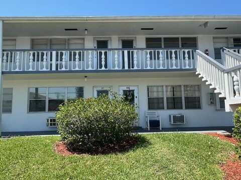 98 E Kingswood E, West Palm Beach, FL 33417