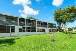 98 E Kingswood E, West Palm Beach, FL 33417