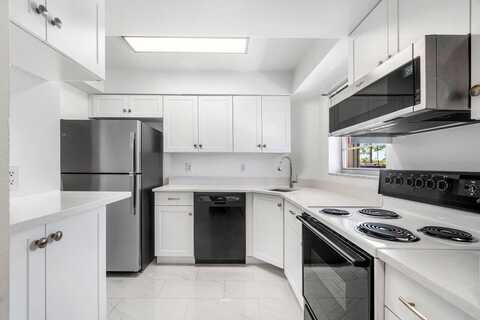 18081 SE Country Club Drive, Jupiter, FL 33469